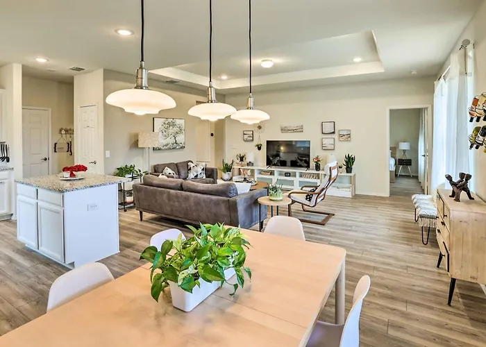 Sleek Worth W/ Patio - Pets Welcome! *