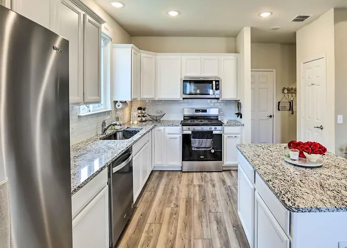 Sleek Worth W/ Patio - Pets Welcome! * Fort Worth