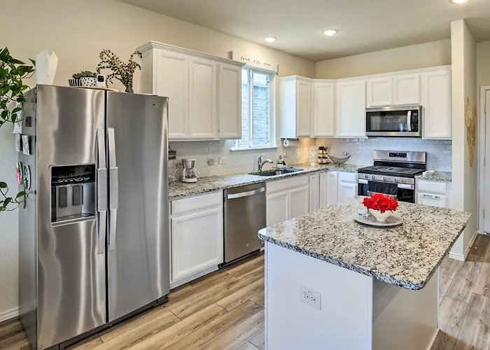 Sleek Worth W/ Patio - Pets Welcome! Holiday home *