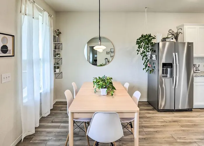 Holiday home Sleek Worth W/ Patio - Pets Welcome! Fort Worth