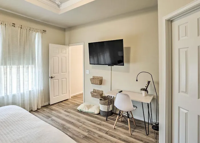 Sleek Worth W/ Patio - Pets Welcome! Fort Worth