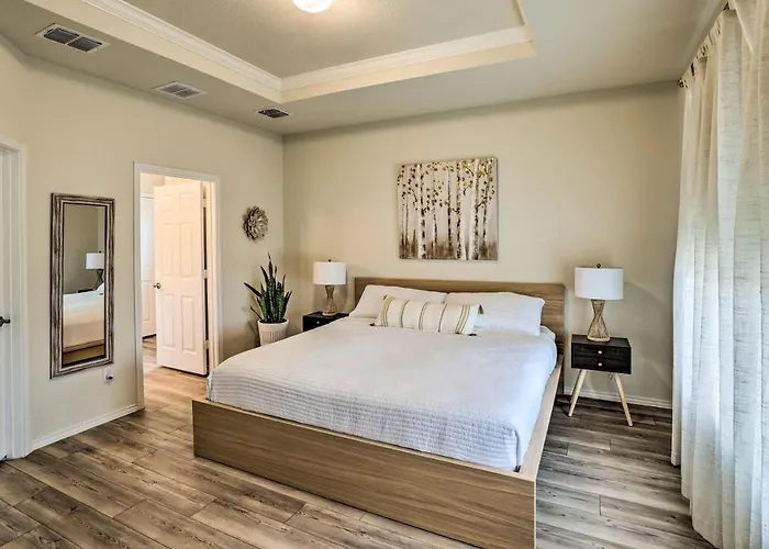 Sleek Worth W/ Patio - Pets Welcome! Holiday home