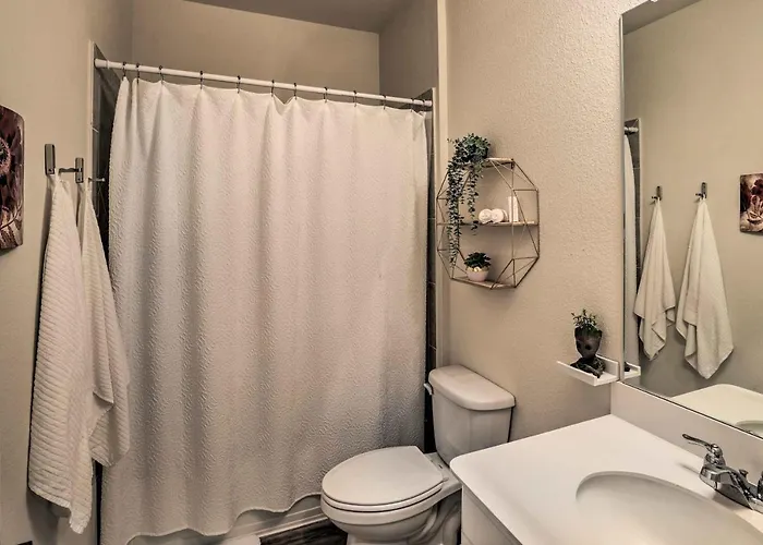 Sleek Worth W/ Patio - Pets Welcome! Holiday home