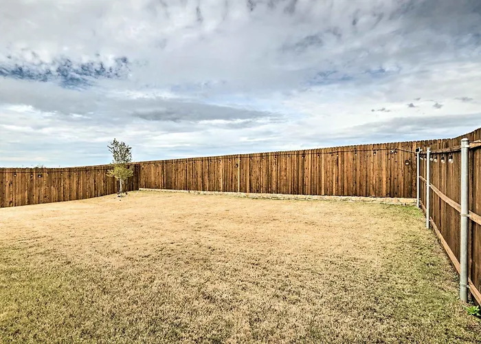 Holiday home Sleek Worth W/ Patio - Pets Welcome! Fort Worth