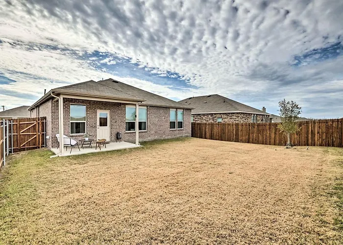 Sleek Worth W/ Patio - Pets Welcome! Holiday home Fort Worth